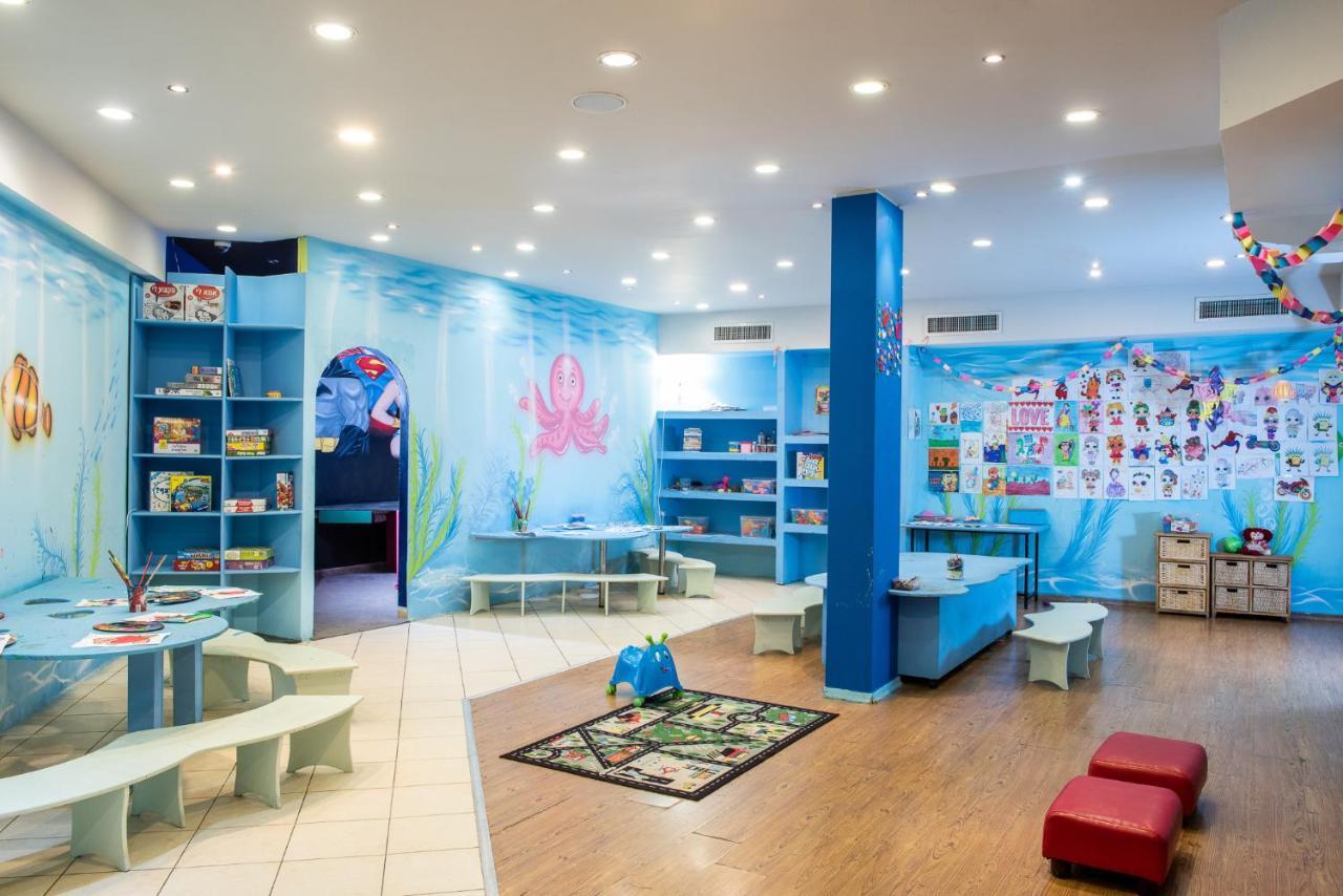 Vert Hotel Eilat By Afi Hotels Bagian luar foto The interior of the Children's Museum of Oakville