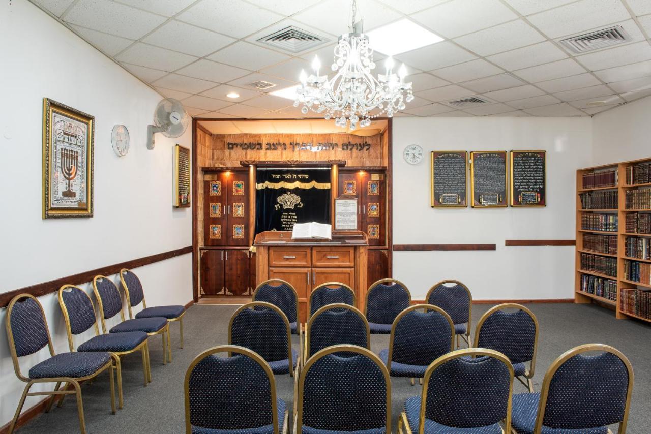Vert Hotel Eilat By Afi Hotels Bagian luar foto The synagogue at the Yeshiva