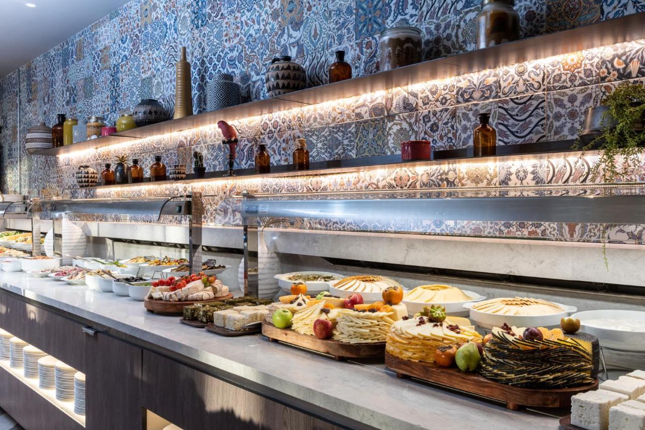 Vert Hotel Eilat By Afi Hotels Bagian luar foto The buffet at the restaurant