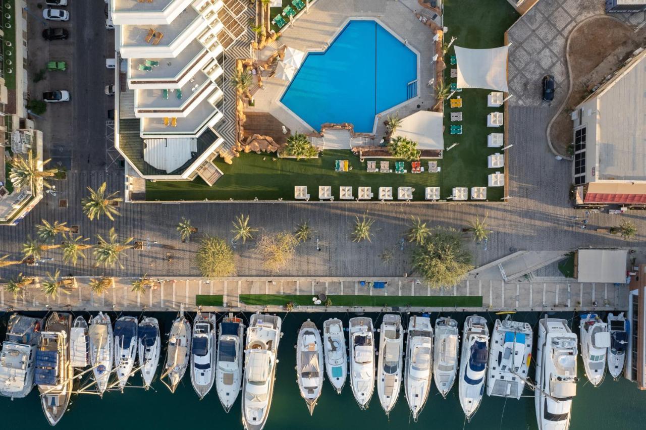 Vert Hotel Eilat By Afi Hotels Bagian luar foto Aerial view of the pool at the Marina